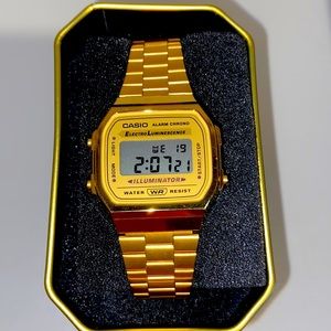 Gold Casio vintage